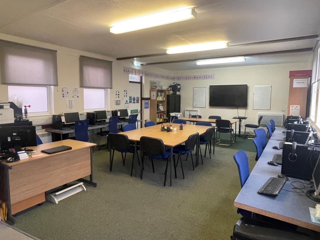 Lot: 6 - DETACHED FREEHOLD BUILDING - Principal room